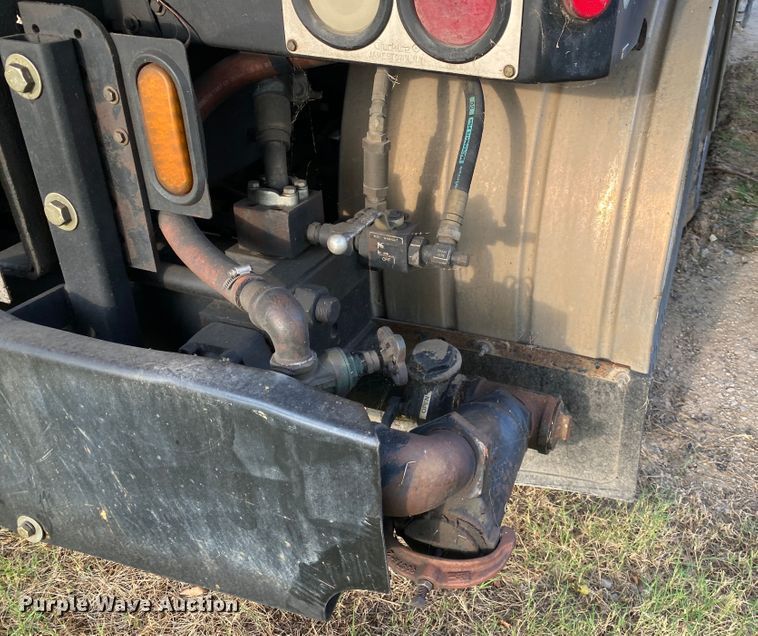 image for item DK6472 2003 International 7400  sewer jetter truck