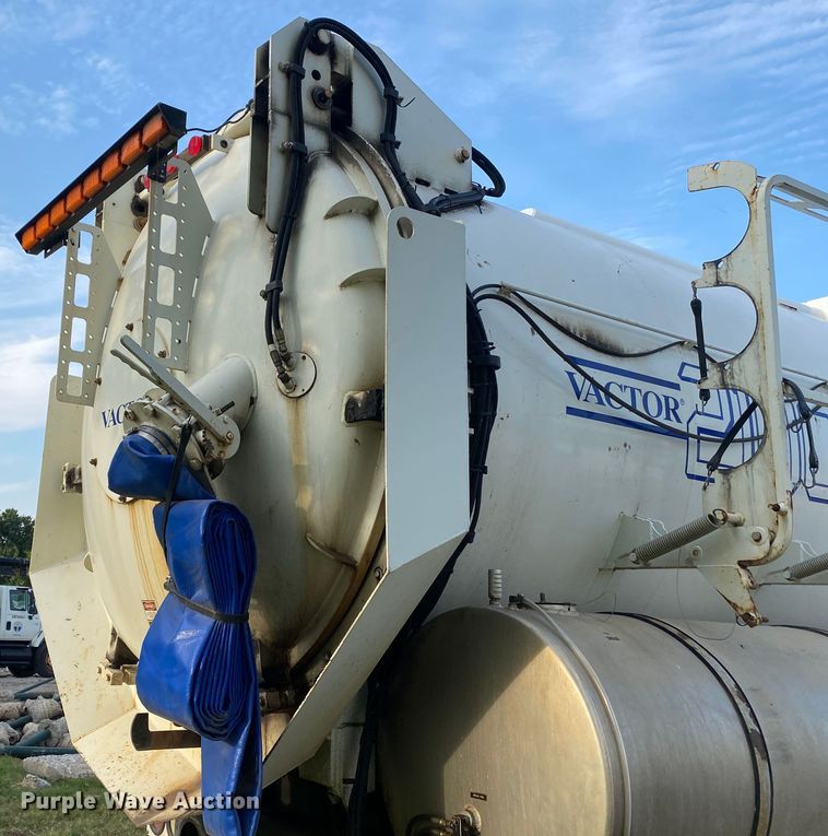 image for item DK6472 2003 International 7400  sewer jetter truck