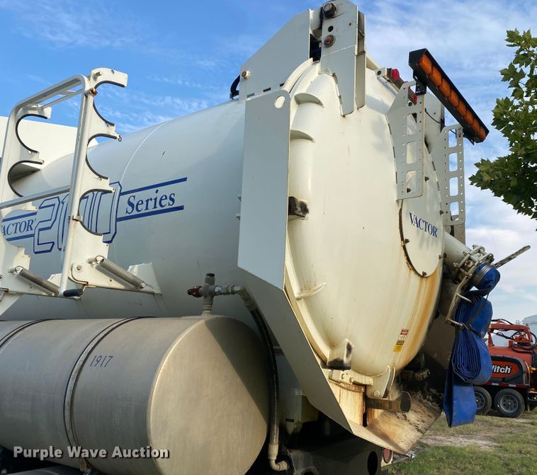 image for item DK6472 2003 International 7400  sewer jetter truck