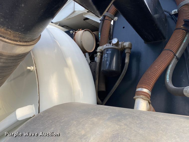 image for item DK6472 2003 International 7400  sewer jetter truck