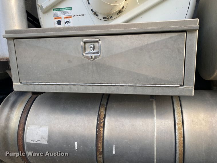 image for item DK6472 2003 International 7400  sewer jetter truck