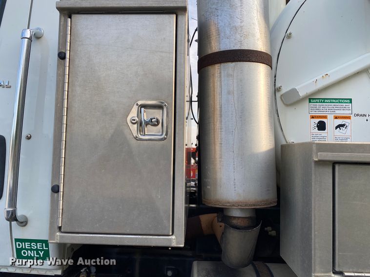 image for item DK6472 2003 International 7400  sewer jetter truck