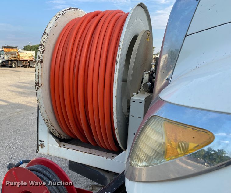 image for item DK6472 2003 International 7400  sewer jetter truck