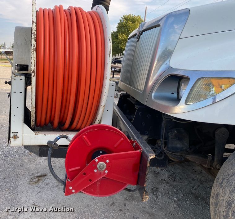 image for item DK6472 2003 International 7400  sewer jetter truck