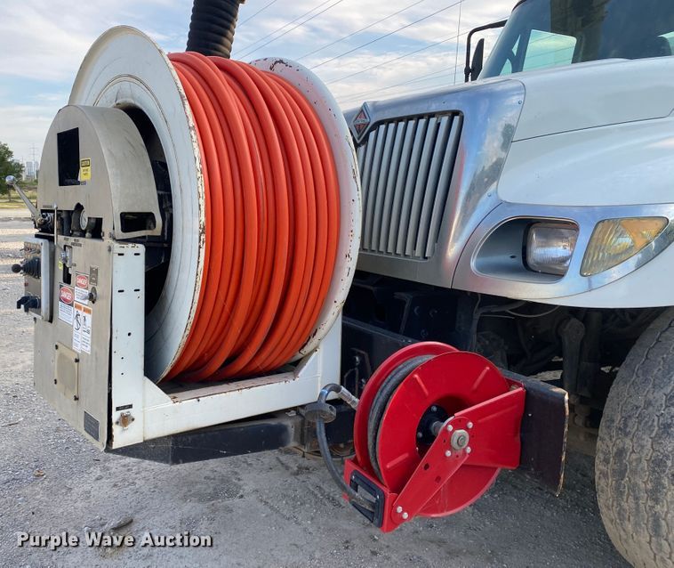 image for item DK6472 2003 International 7400  sewer jetter truck