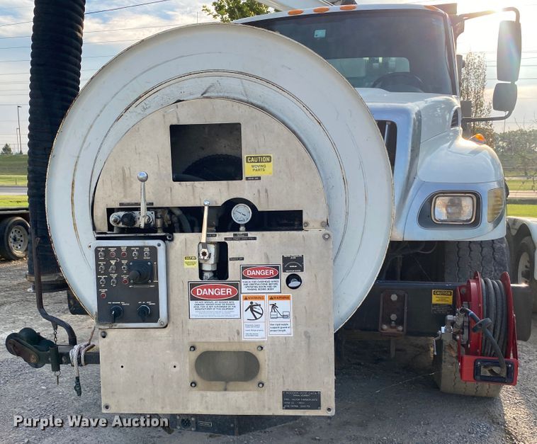 image for item DK6472 2003 International 7400  sewer jetter truck