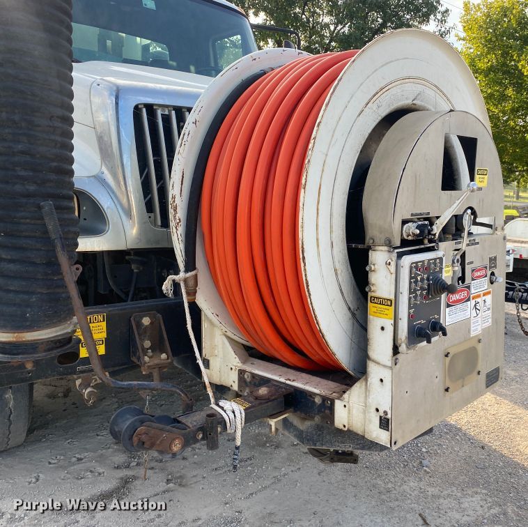 image for item DK6472 2003 International 7400  sewer jetter truck