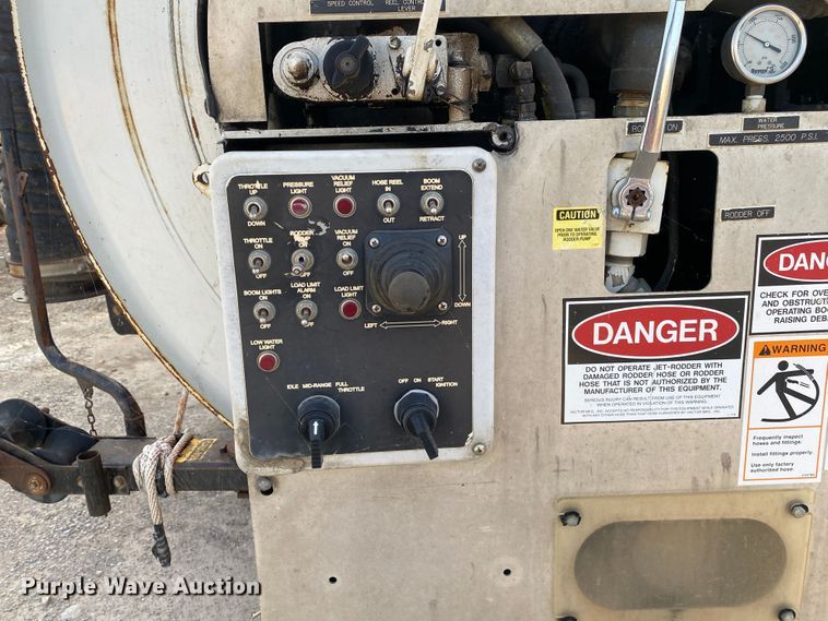 image for item DK6472 2003 International 7400  sewer jetter truck