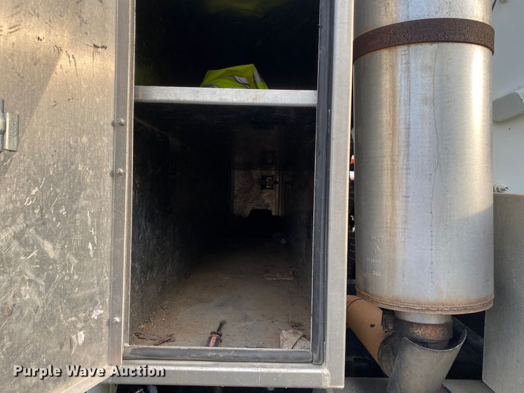 image for item DK6472 2003 International 7400  sewer jetter truck