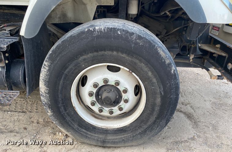 image for item DK6472 2003 International 7400  sewer jetter truck