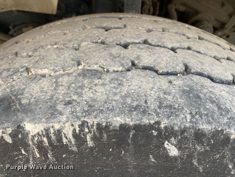 image for item DK6472 2003 International 7400  sewer jetter truck