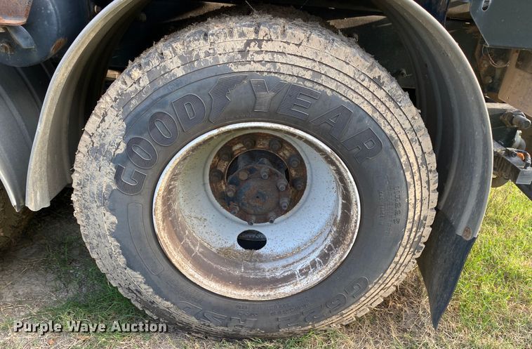 image for item DK6472 2003 International 7400  sewer jetter truck