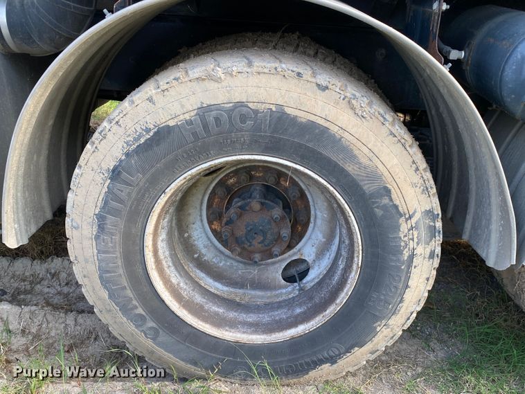 image for item DK6472 2003 International 7400  sewer jetter truck