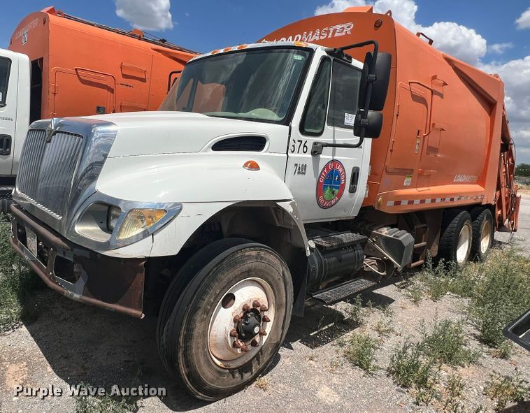 image for item DK7027 2006 International 7400  refuse truck