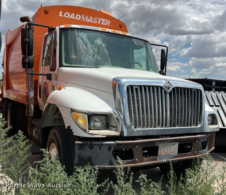 image for item DK7027 2006 International 7400  refuse truck