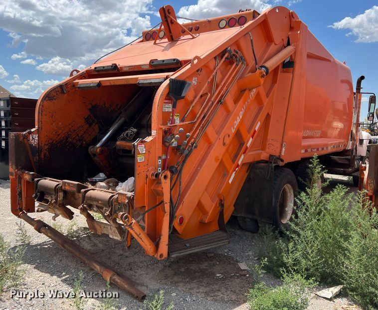 image for item DK7027 2006 International 7400  refuse truck