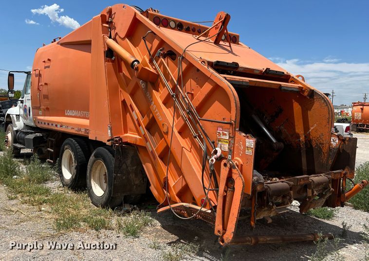 image for item DK7027 2006 International 7400  refuse truck