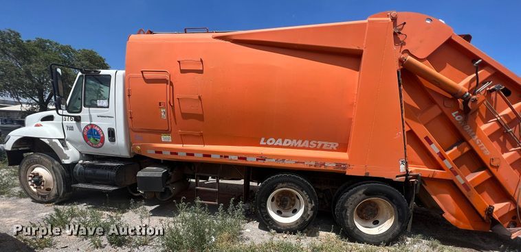 image for item DK7027 2006 International 7400  refuse truck