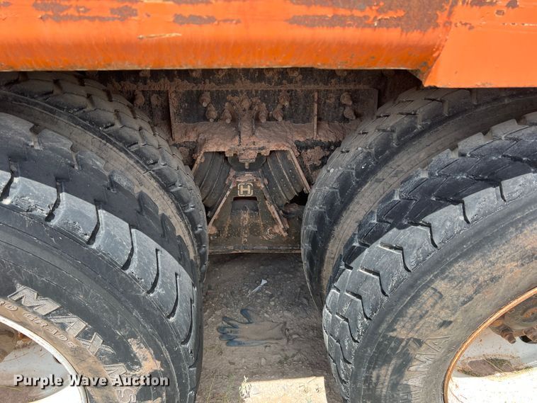 image for item DK7027 2006 International 7400  refuse truck