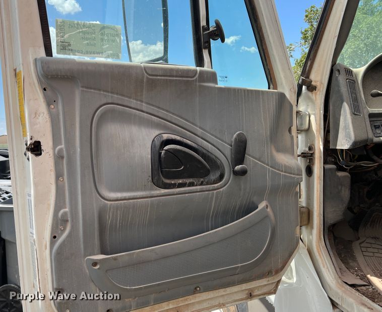 image for item DK7027 2006 International 7400  refuse truck