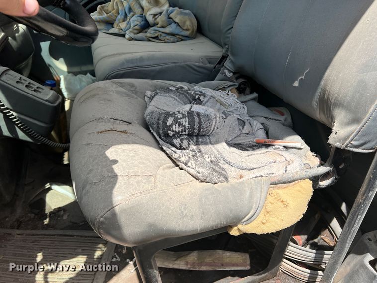 image for item DK7027 2006 International 7400  refuse truck