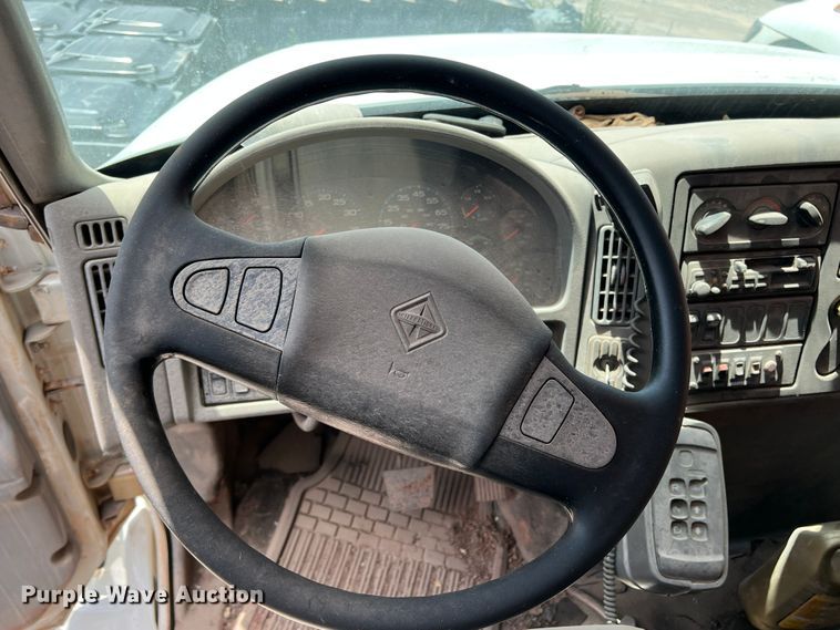 image for item DK7027 2006 International 7400  refuse truck