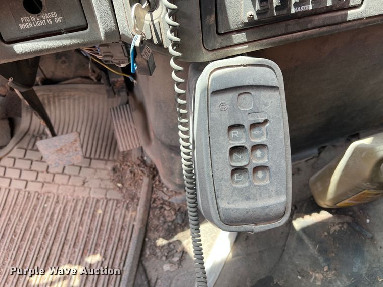 image for item DK7027 2006 International 7400  refuse truck