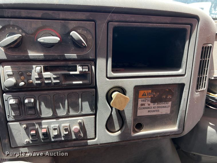 image for item DK7027 2006 International 7400  refuse truck