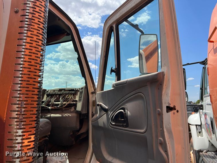 image for item DK7027 2006 International 7400  refuse truck