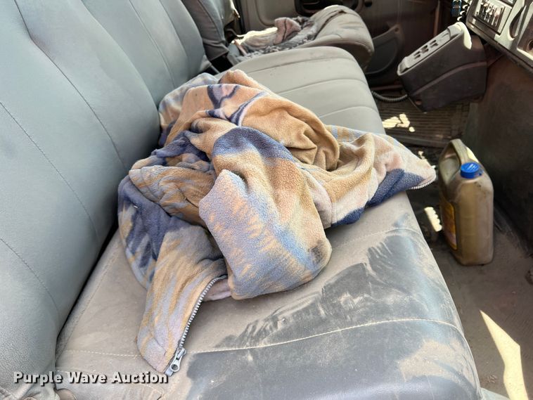 image for item DK7027 2006 International 7400  refuse truck