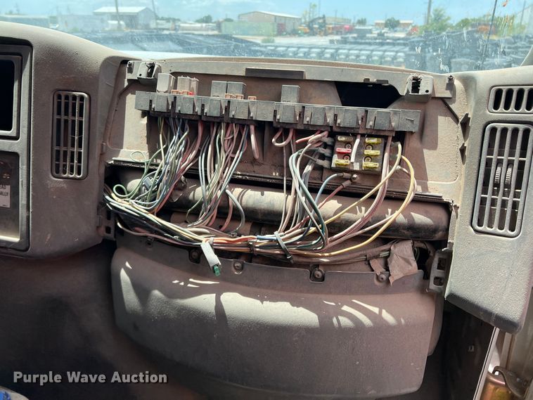 image for item DK7027 2006 International 7400  refuse truck