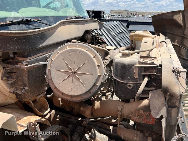 image for item DK7027 2006 International 7400  refuse truck