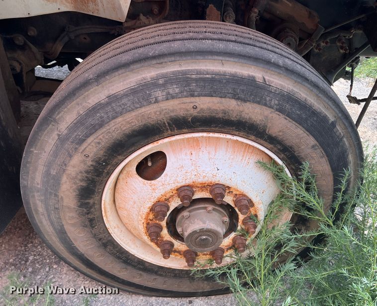 image for item DK7027 2006 International 7400  refuse truck