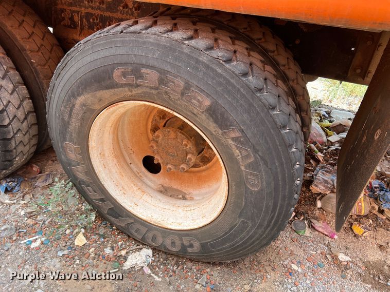 image for item DK7027 2006 International 7400  refuse truck