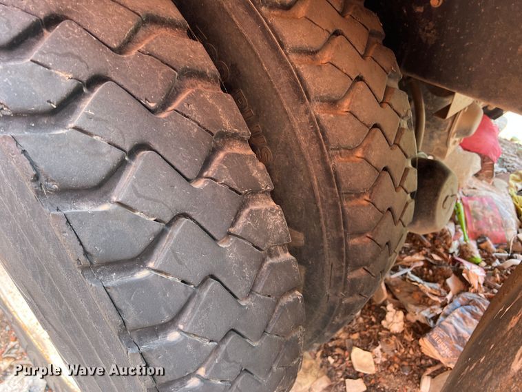 image for item DK7027 2006 International 7400  refuse truck