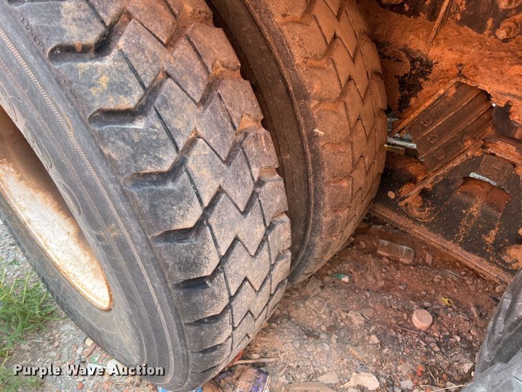 image for item DK7027 2006 International 7400  refuse truck