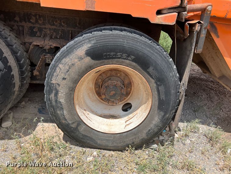 image for item DK7027 2006 International 7400  refuse truck