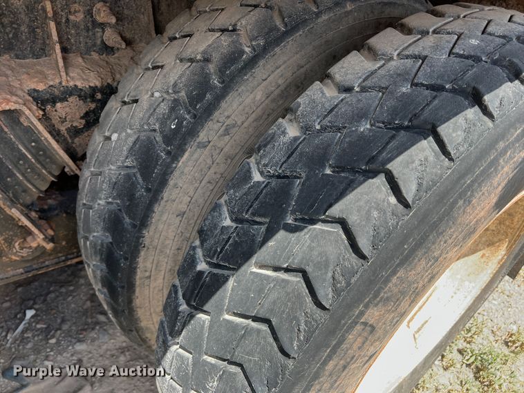 image for item DK7027 2006 International 7400  refuse truck