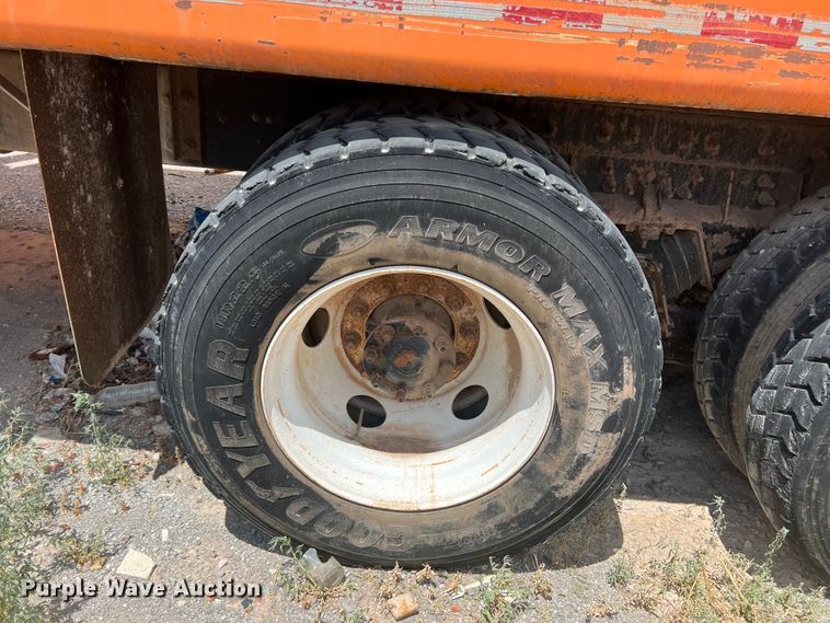 image for item DK7027 2006 International 7400  refuse truck