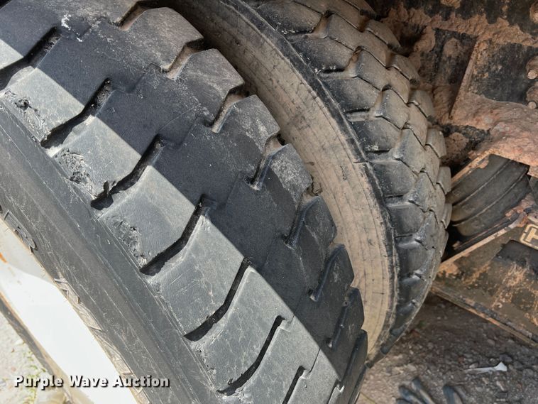 image for item DK7027 2006 International 7400  refuse truck