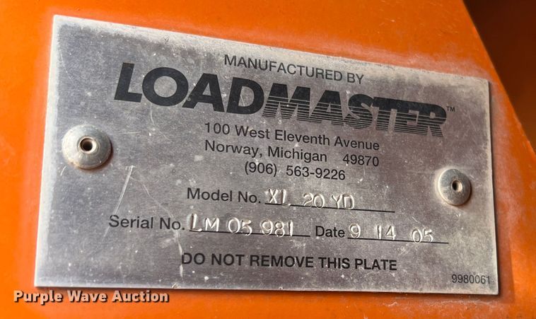 image for item DK7027 2006 International 7400  refuse truck