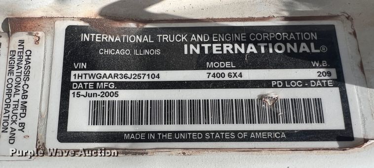 image for item DK7027 2006 International 7400  refuse truck