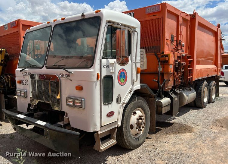 image for item DK7028 2009 Peterbilt 320  refuse truck