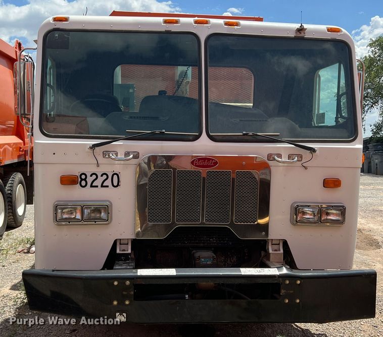 image for item DK7028 2009 Peterbilt 320  refuse truck