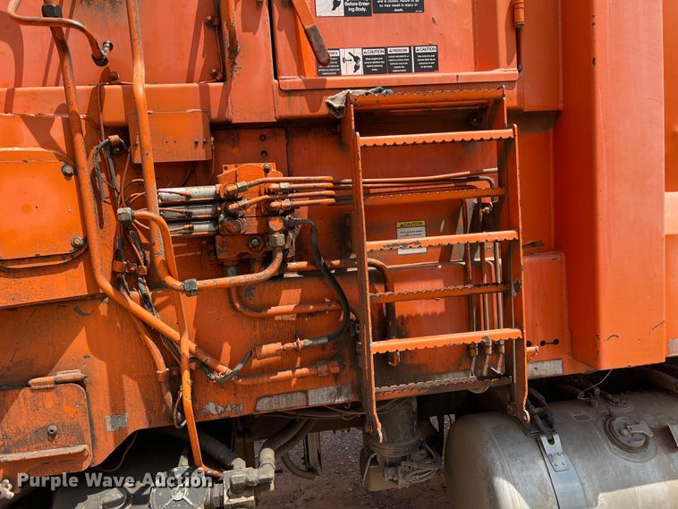 image for item DK7028 2009 Peterbilt 320  refuse truck