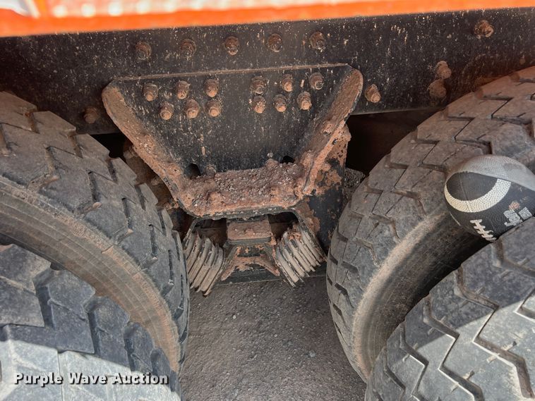 image for item DK7028 2009 Peterbilt 320  refuse truck