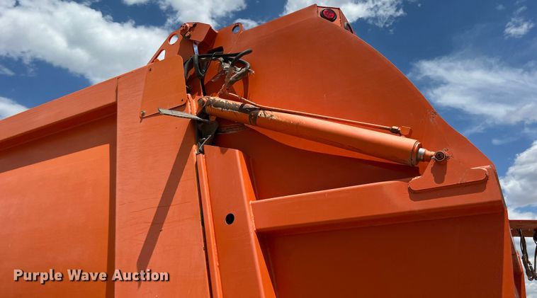 image for item DK7028 2009 Peterbilt 320  refuse truck