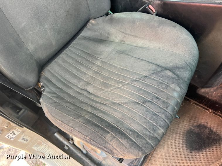 image for item DK7028 2009 Peterbilt 320  refuse truck