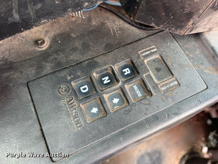 image for item DK7028 2009 Peterbilt 320  refuse truck