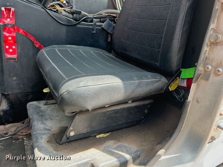 image for item DK7028 2009 Peterbilt 320  refuse truck